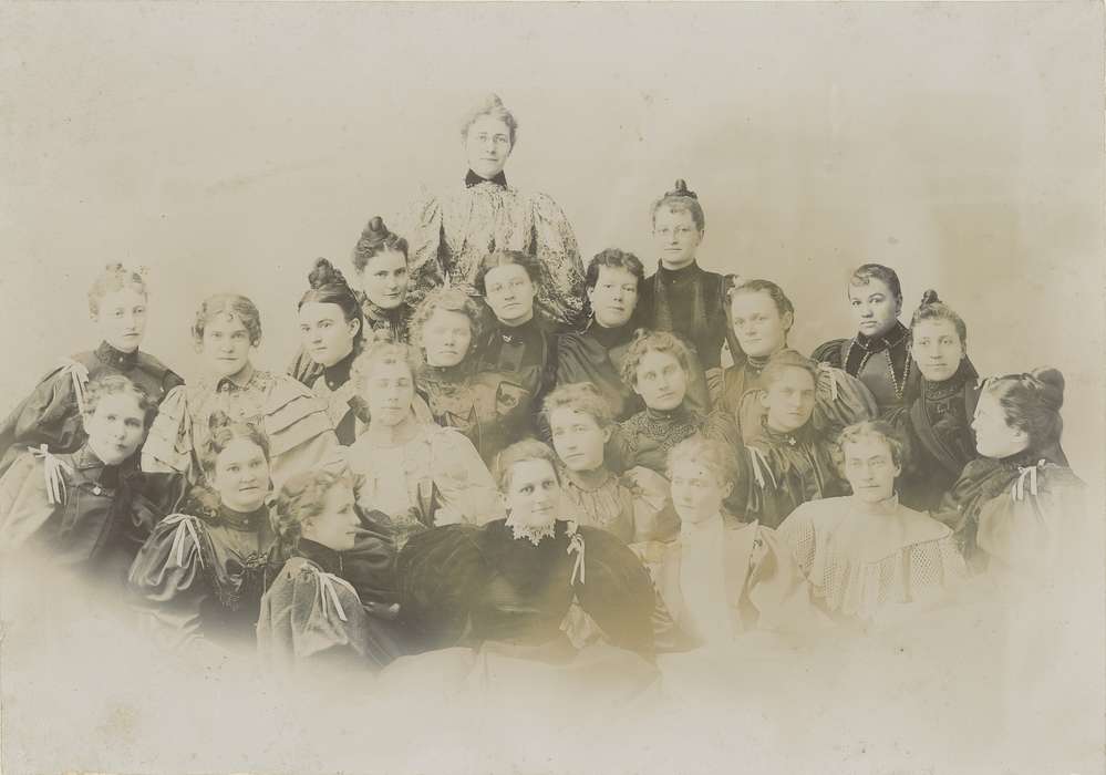 Portraits - Group, Cedar Falls, IA, women, history of Iowa, University of Northern Iowa Museum, Iowa History, uni, iowa state normal school, fashion, Iowa, hairstyle, university of northern iowa
