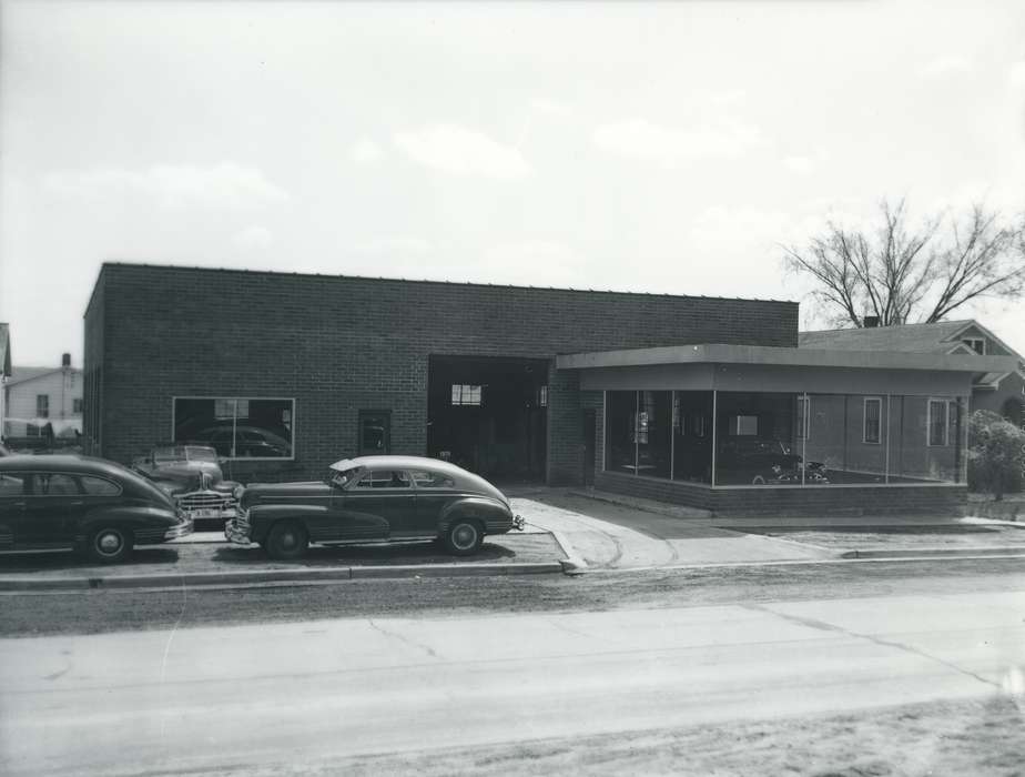 automobile service, brick building, auto shop, Iowa History, Waverly Public Library, garage, Iowa, history of Iowa, parking lot, Businesses and Factories