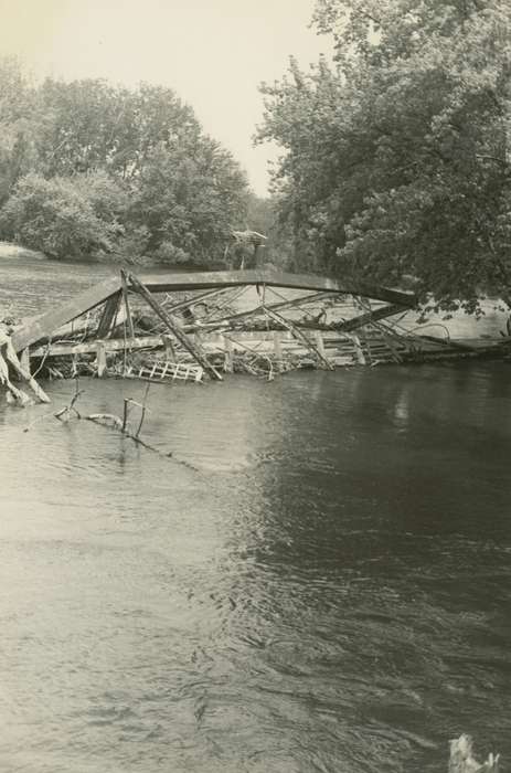 bridge collapse, history of Iowa, Iowa History, Wrecks, Lakes, Rivers, and Streams, cedar river, debris, Iowa, Waverly Public Library