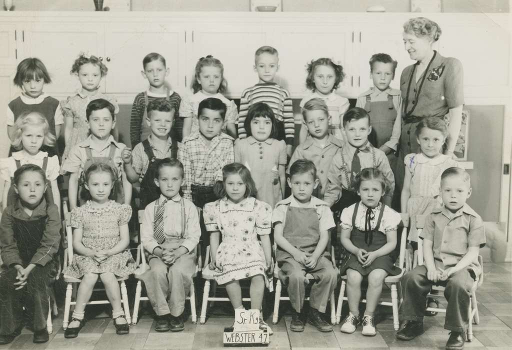 Portraits - Group, class, history of Iowa, Iowa History, Rossiter, Lynn, teacher, Sioux City, IA, Iowa, Schools and Education, Children