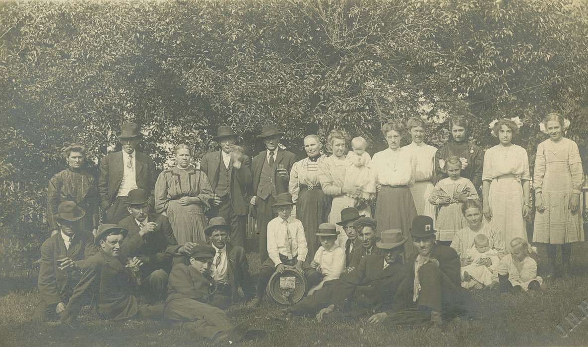 Portraits - Group, hats, Owen, Jeff, Iowa, Families, Children, Monticello, IA, history of Iowa, picnic, Iowa History