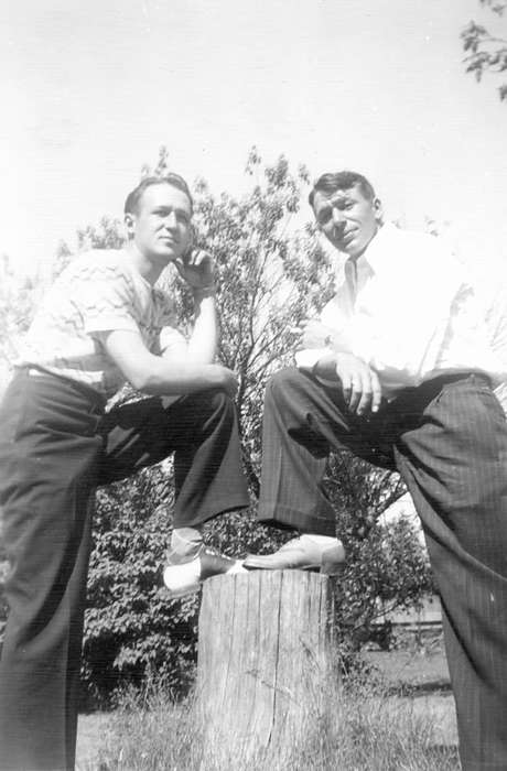 Portraits - Group, Urbandale, IA, Iowa, McLaughlin, Angie, history of Iowa, Iowa History, tree stump