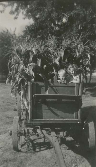 Portraits - Group, Iowa, Holland, John, Children, Clay Township, IA, Farms, corn, history of Iowa, Iowa History, wagon