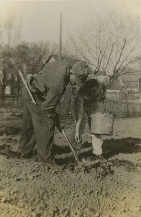 Lemberger, LeAnn, pail, Iowa History, Iowa, planting, Farms, history of Iowa, Ottumwa, IA, Labor and Occupations, shovel, farmer
