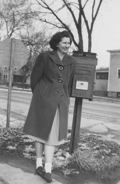 Belmond, IA, Iowa, Mickelson, Rose, coat, history of Iowa, Portraits - Individual, mailbox, Iowa History