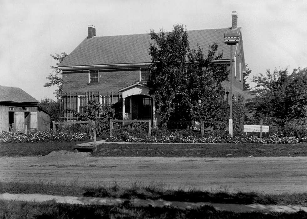 Iowa History, dirt road, Iowa, Lemberger, LeAnn, Amana, IA, Homes, birdhouse, history of Iowa