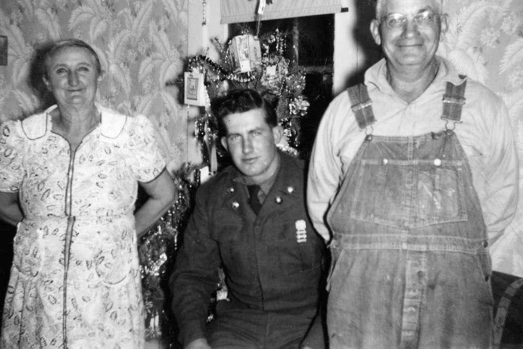 Portraits - Group, christmas, Cedar Falls, IA, history of Iowa, Iowa History, christmas tree, Holidays, Walker, Erik, Iowa, Homes, overalls