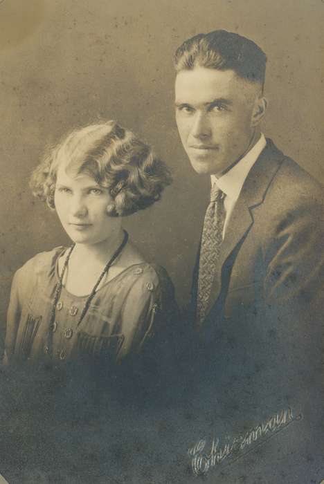 Portraits - Group, Iowa, wavy hair, USA, woman, Iowa History, eyes, history of Iowa, man, necktie, Spilman, Jessie Cudworth, photo studio