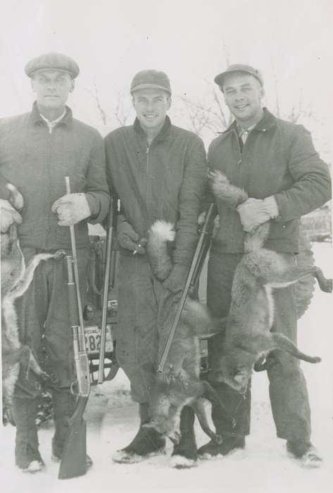 Portraits - Group, history of Iowa, Iowa History, Families, Winter, Animals, gun, Van Horne, IA, Appleget, Cathy, Iowa, Outdoor Recreation, foxes, hunting, fox