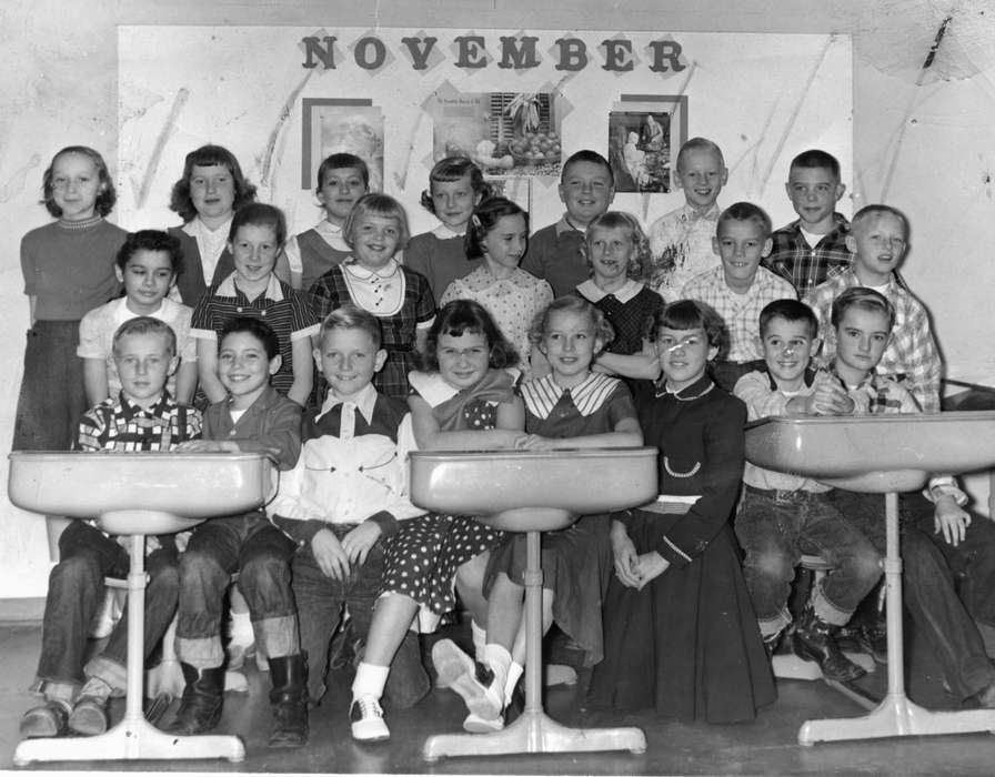 class, Cedar Falls, IA, history of Iowa, Iowa History, Walker, Erik, Iowa, desk, Children, Schools and Education, school