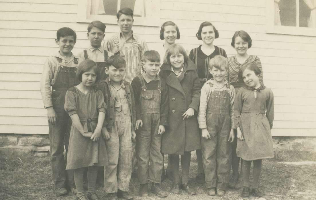 rural school, kids, IA, overalls, history of Iowa, white house, coat, Iowa, family photo, hairstyle, University of Northern Iowa Museum, Children, Iowa History, Portraits - Group