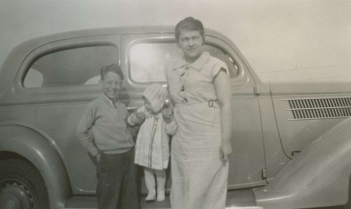 Portraits - Group, history of Iowa, Iowa History, Families, Hampton, IA, Motorized Vehicles, car, Iowa, Beach, Rosemary, Children, Leisure