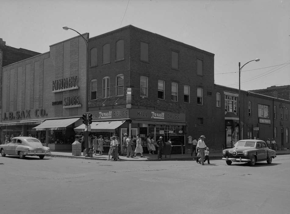 Main Streets & Town Squares, history of Iowa, Iowa History, Ottumwa, IA, Lemberger, LeAnn, veranda, Motorized Vehicles, Businesses and Factories, car, street light, Iowa, Cities and Towns, stoplight