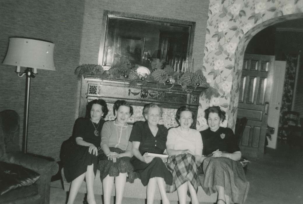 Portraits - Group, history of Iowa, Iowa History, mirror, Families, Shenandoah, IA, Holidays, wallpaper, couch, Iowa, living room, Rea, Brad, Homes, lamp