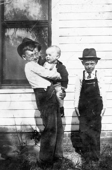 Portraits - Group, Urbandale, IA, Iowa, Iowa History, children, Children, toddler, McLaughlin, Angie, history of Iowa, glasses