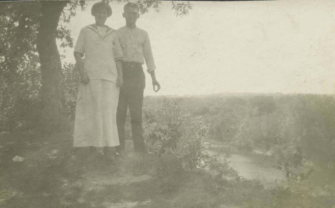 Portraits - Group, Iowa History, LeQuatte, Sue, Lakes, Rivers, and Streams, Iowa, IA, correct date needed, Leisure, river, history of Iowa