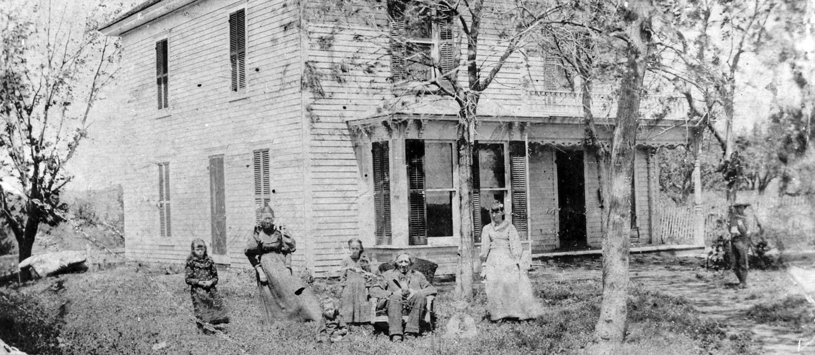 Portraits - Group, history of Iowa, Iowa History, Families, Urbandale, IA, Iowa, Homes, house, McLaughlin, Angie