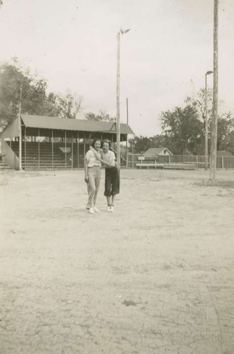 Portraits - Group, softball, Sidney, IA, Iowa History, Iowa, baseball, Campopiano Von Klimo, Melinda, history of Iowa