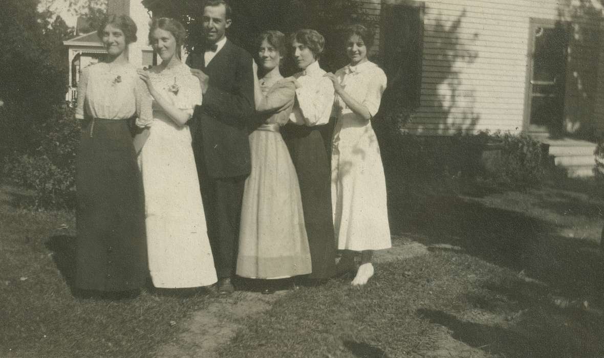 LeQuatte, Sue, Portraits - Group, Iowa History, IA, Iowa, history of Iowa, hairstyle