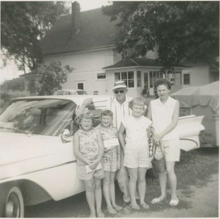 Portraits - Group, car, Iowa History, Iowa, Motorized Vehicles, USA, Families, siblings, house, McCllough, Connie, Children, history of Iowa