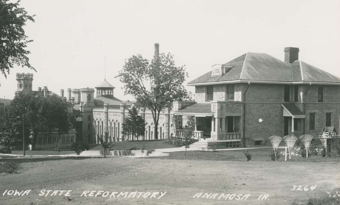 history of Iowa, Iowa History, watch tower, anamosa state penitentiary, Prisons and Criminal Justice, birdhouse, Anamosa State Penitentiary Museum, limestone, Iowa, Anamosa, IA