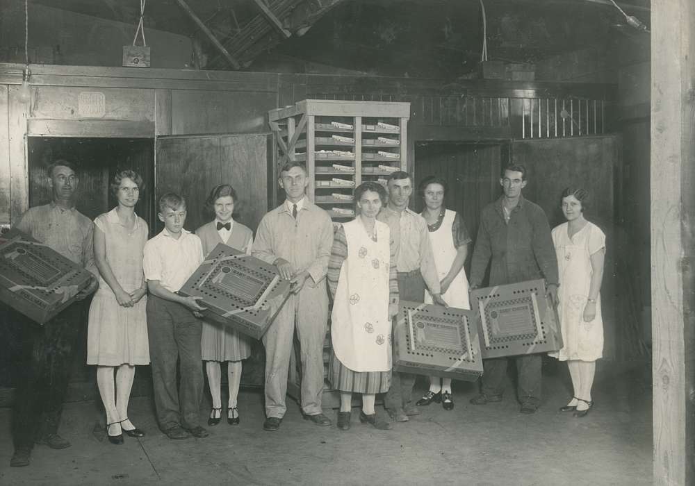 history of Iowa, hatchery, Iowa History, Webster City, IA, Businesses and Factories, Animals, Iowa, McMurray, Doug, apron, Labor and Occupations