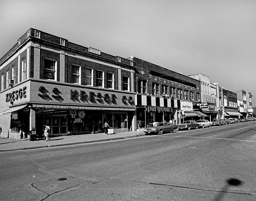 Businesses and Factories, car, Cities and Towns, storefront, Iowa, Iowa History, Lemberger, LeAnn, Ottumwa, IA, Main Streets & Town Squares, history of Iowa