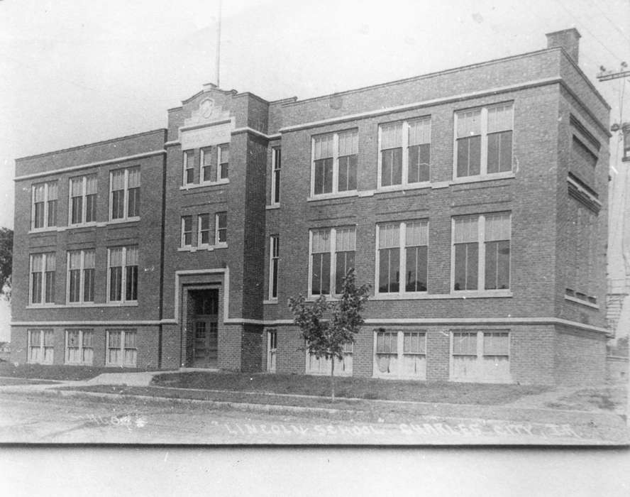 Pettit, Gene, history of Iowa, Iowa, Iowa History, Schools and Education, school, Charles City, IA
