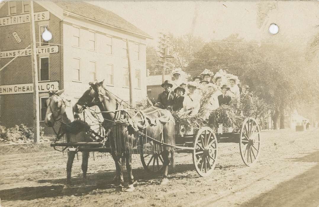 dirt road, sign, history of Iowa, hat, Portraits - Group, Businesses and Factories, Waverly, IA, Waverly Public Library, Main Streets & Town Squares, Iowa, horse, suit, horse carriage, brick building, Iowa History, carriage, Cities and Towns, Animals