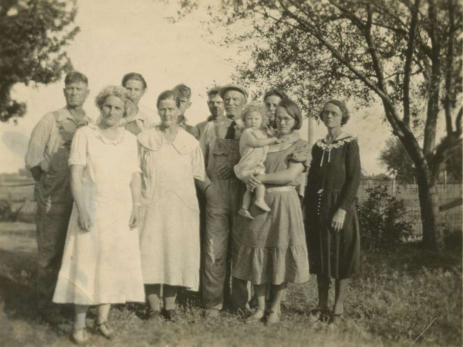 Portraits - Group, Iowa History, Iowa, Families, IA, Farms, Children, Berg-Carpenter, Pauline, history of Iowa