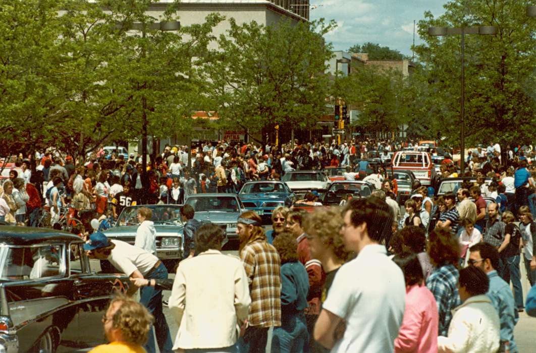 Main Streets & Town Squares, history of Iowa, Iowa History, parade, Motorized Vehicles, car, crowd, Fairs and Festivals, Iowa, Fuller, Steven, Cities and Towns, Waterloo, IA