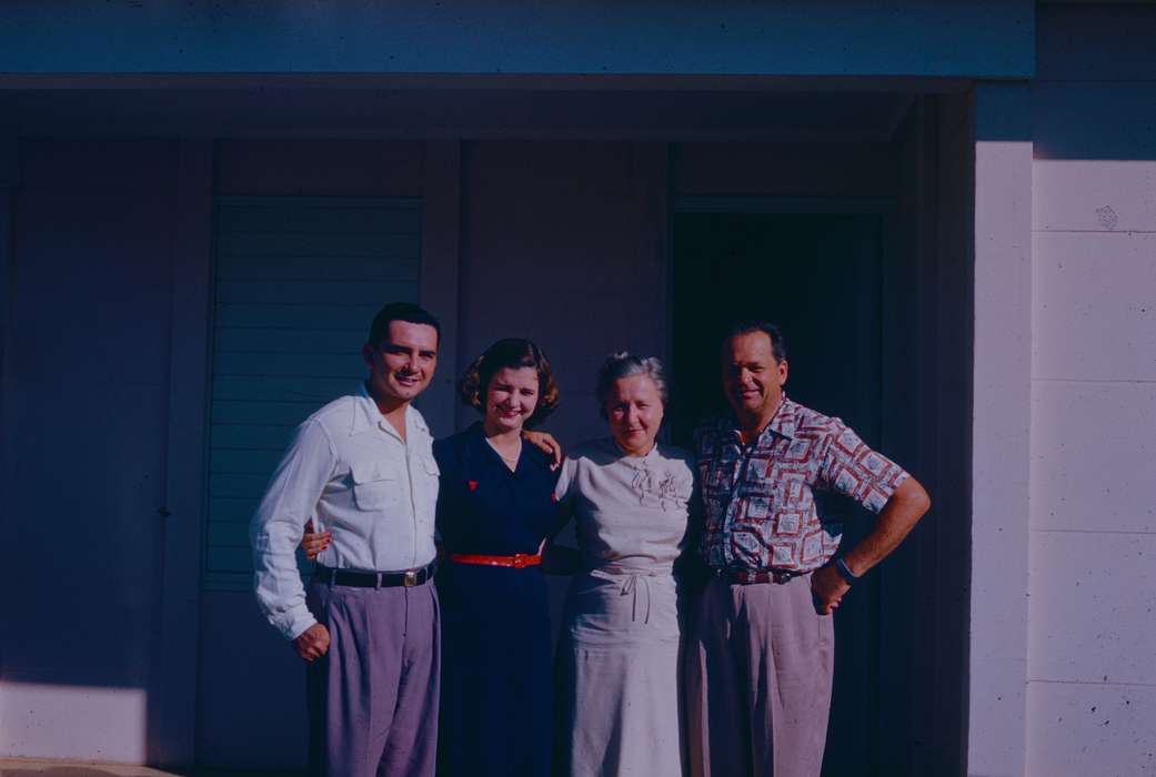 Portraits - Group, dress, Iowa History, Iowa, Harken, Nichole, Families, history of Iowa