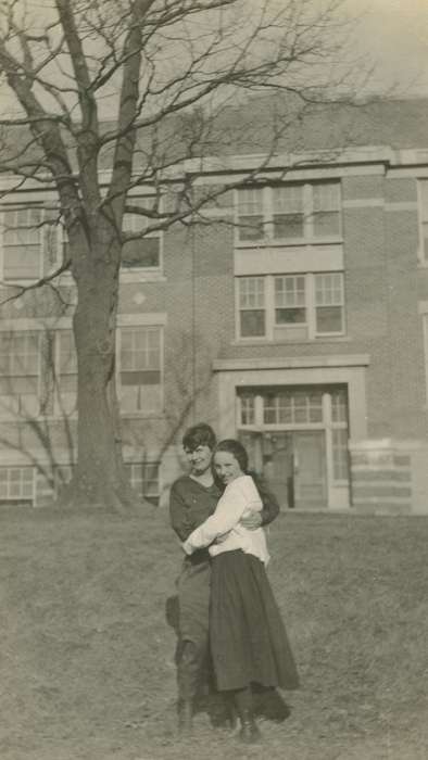 Portraits - Group, history of Iowa, Iowa History, high school, Iowa, tree, Anamosa, IA, Schools and Education, Children, Hatcher, Cecilia