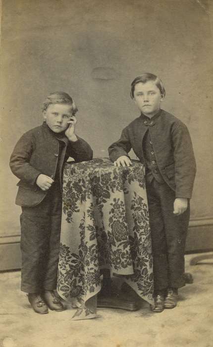 Portraits - Group, sack coat, carte de visite, Iowa, vest, table, patterned carpet, Children, Marion, IA, Olsson, Ann and Jons, tablecloth, boys, history of Iowa, Iowa History