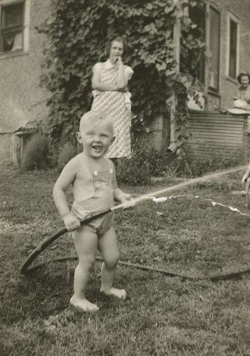 Portraits - Group, hose, Iowa, Farragut, IA, summer, Rea, Brad, Children, toddler, history of Iowa, Iowa History