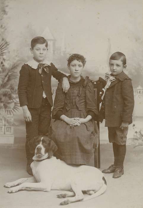 Cedar Rapids, IA, cabinet photo, family, shoes, children, dress, Iowa, Families, lace collar, Portraits - Group, Iowa History, painted backdrop, necktie, girl, dog, ribbon, history of Iowa, boy, Olsson, Ann and Jons, Children