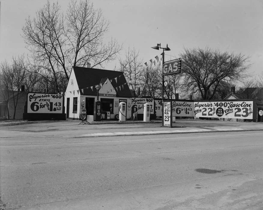 gas station, Ottumwa, IA, gas pump, Iowa, Businesses and Factories, advertisement, Lemberger, LeAnn, sign, Labor and Occupations, street, history of Iowa, flag, Main Streets & Town Squares, Iowa History