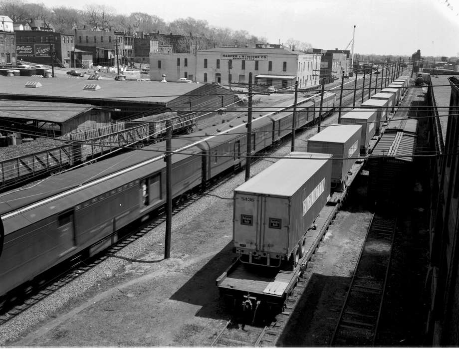 history of Iowa, Iowa History, Ottumwa, IA, Lemberger, LeAnn, Motorized Vehicles, Businesses and Factories, train track, railroad, Iowa, Cities and Towns, train