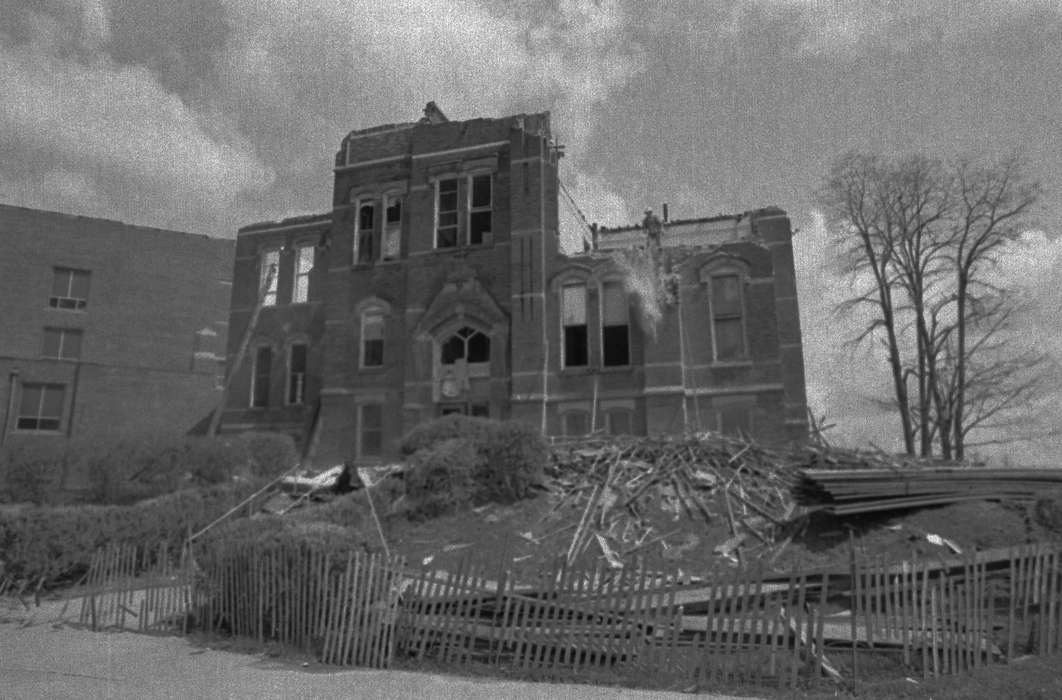 history of Iowa, Iowa History, Ottumwa, IA, Lemberger, LeAnn, ruins, Iowa, fence, Schools and Education, school