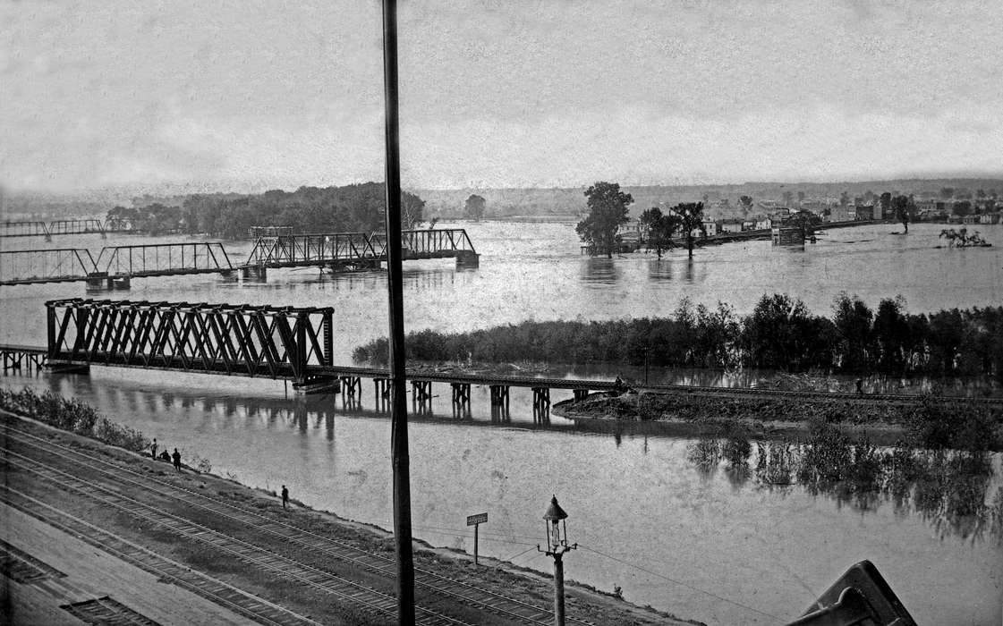 train track, Ottumwa, IA, Floods, history of Iowa, Lemberger, LeAnn, bridge, Lakes, Rivers, and Streams, Cities and Towns, Iowa, Iowa History, river