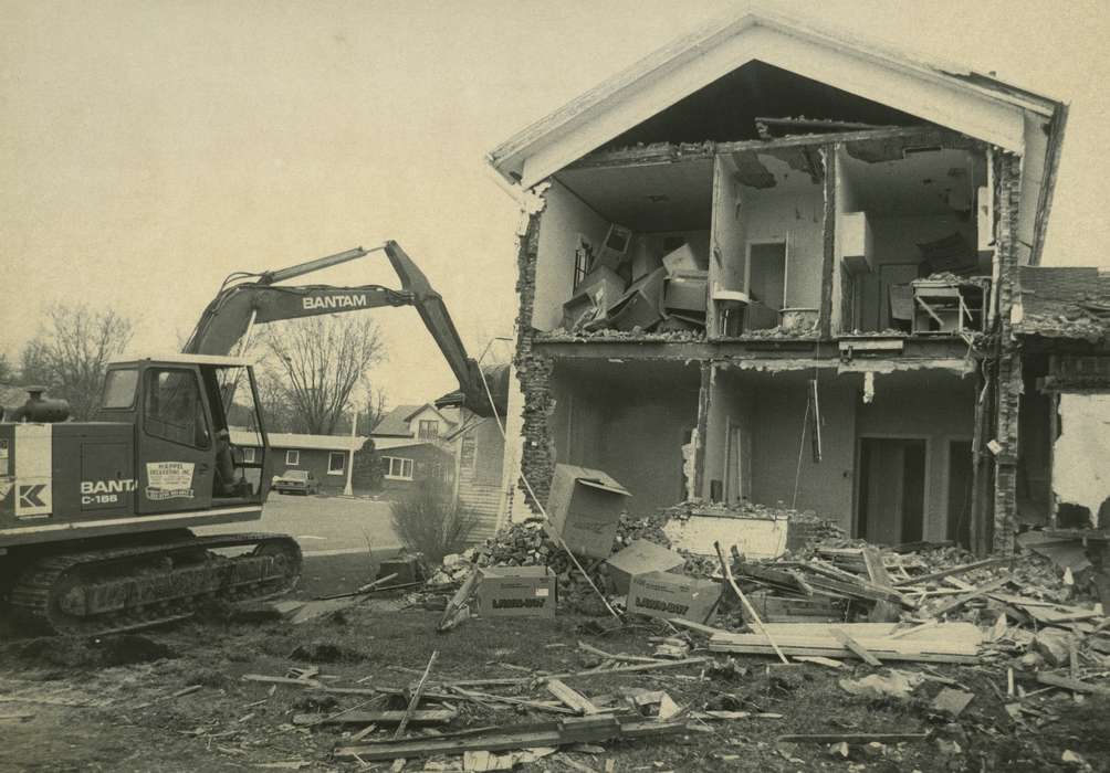 construction, history of Iowa, Homes, Waverly Public Library, bantam excavator, Iowa, Iowa History, IA, Wrecks