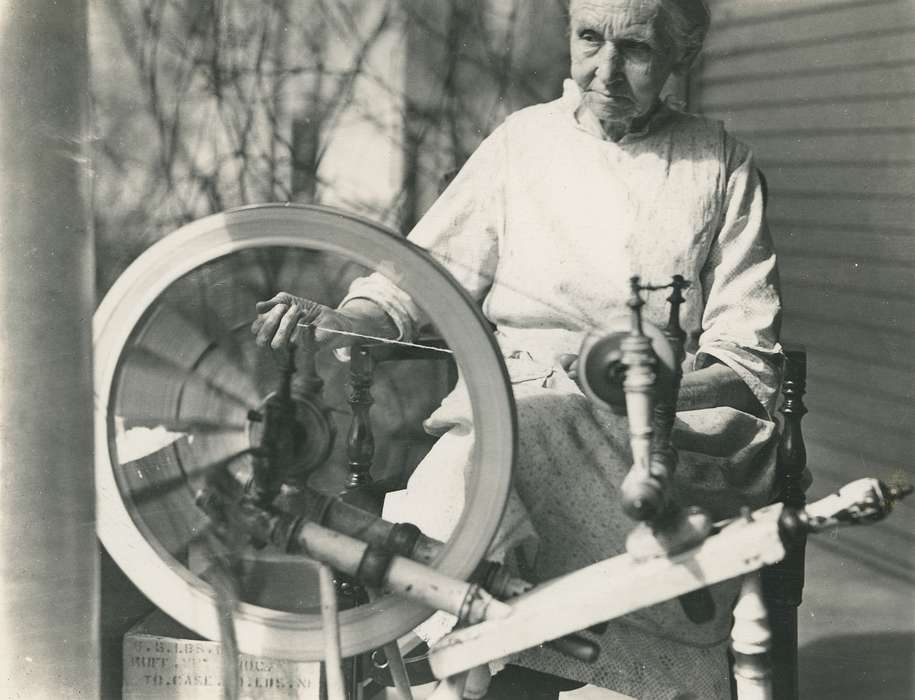 spinning wheel, history of Iowa, Portraits - Individual, Iowa History, Waverly, IA, old woman, Iowa, correct date needed, spinning, Waverly Public Library, Labor and Occupations