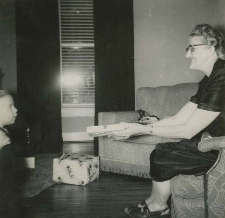 history of Iowa, Iowa History, present, Berg-Carpenter, Pauline, curtains, Holidays, couch, Iowa, Children, Des Moines, IA