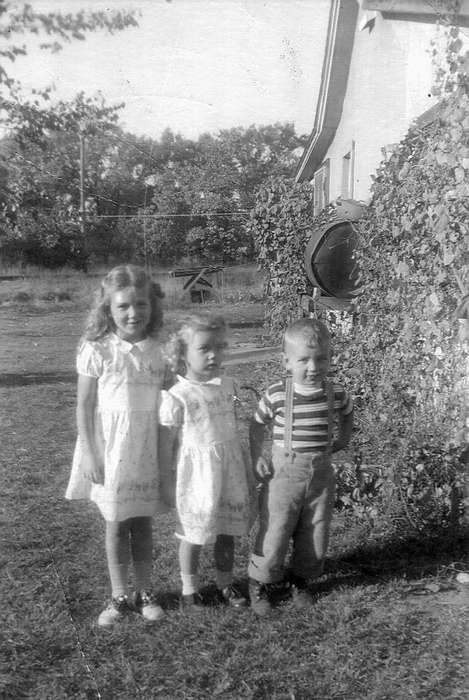 Portraits - Group, Dubuque, IA, history of Iowa, Iowa History, girl, Gilbertson, Becky, suspenders, siblings, Iowa, boy, vine, Children