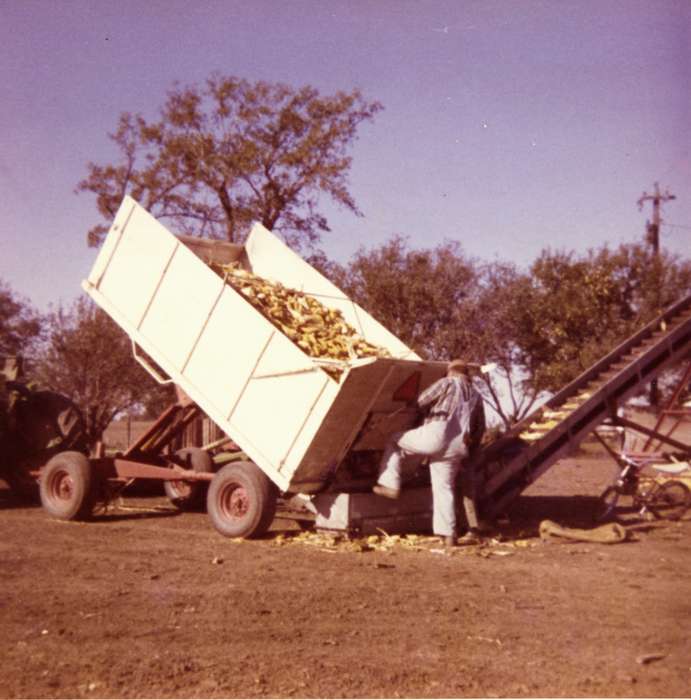 Carroll, IA, Soyer, Loretta, Iowa, truck, Farming Equipment, Farms, corn, history of Iowa, Iowa History, Labor and Occupations