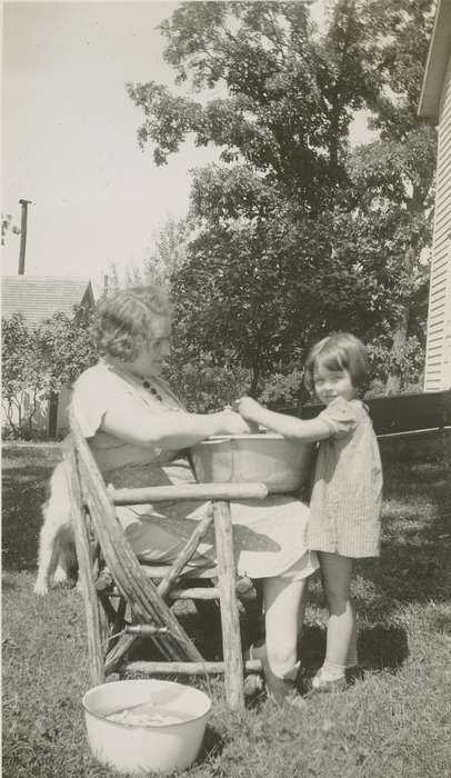 history of Iowa, Iowa History, girl, Hampton, IA, Iowa, Beach, Rosemary, Children, pot
