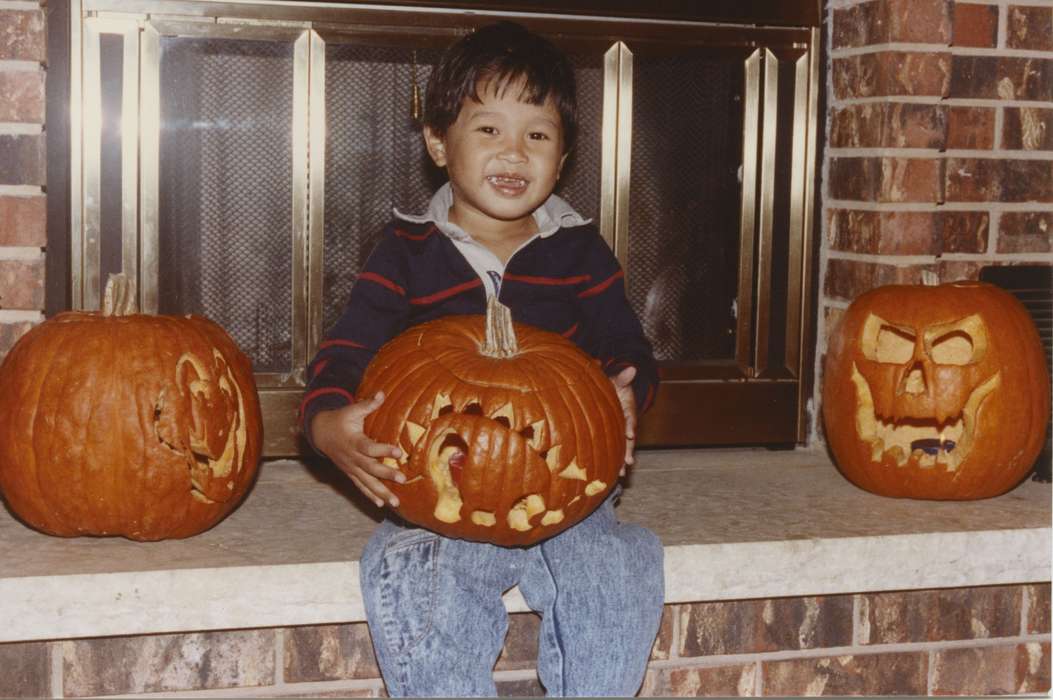 Iowa, Kann, Rodney, fireplace, Mason City, IA, Children, pumpkin, Homes, People of Color, Portraits - Individual, jack-o-lantern, halloween, history of Iowa, Holidays, Iowa History, carving