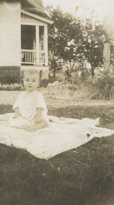 IA, Iowa, Children, Homes, Portraits - Individual, toddler, history of Iowa, lawn, Iowa History, Spilman, Jessie Cudworth