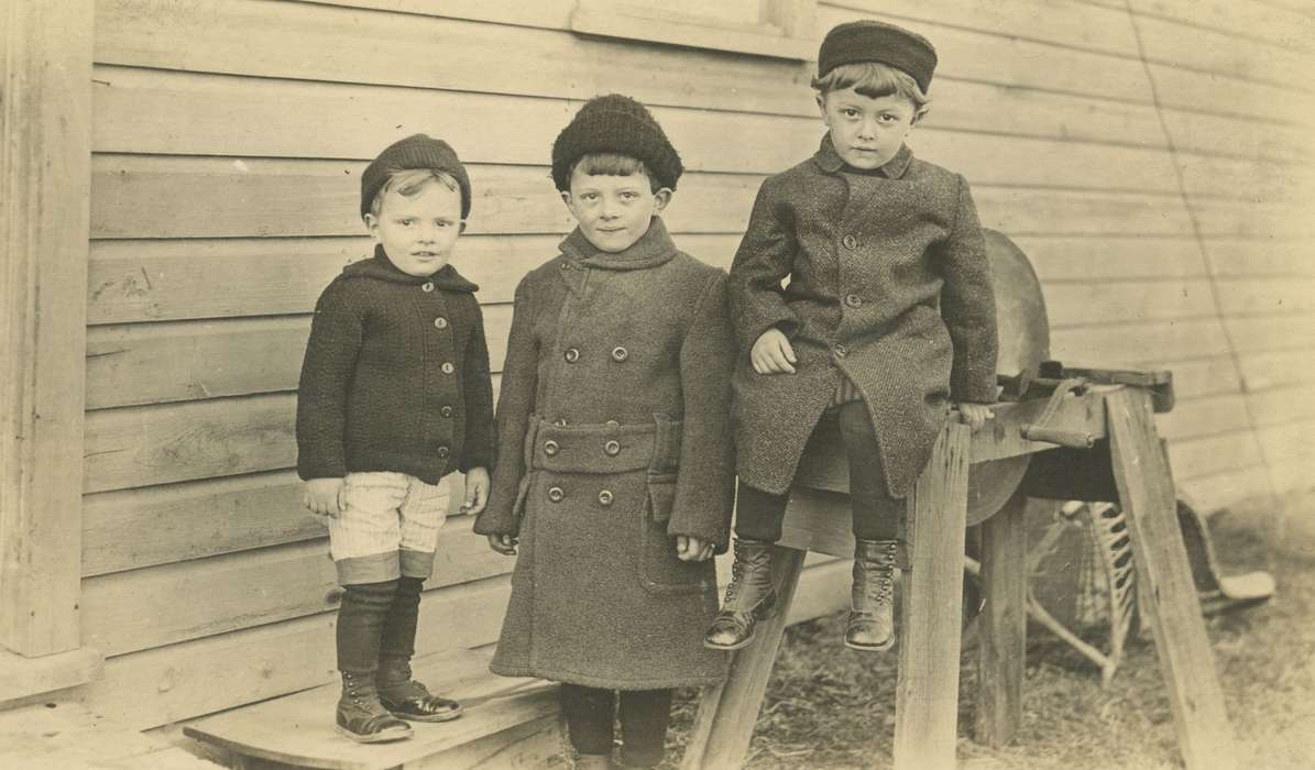 Iowa History, Farragut, IA, Children, Iowa, history of Iowa, Portraits - Group, Winter, siblings, Rea, Brad