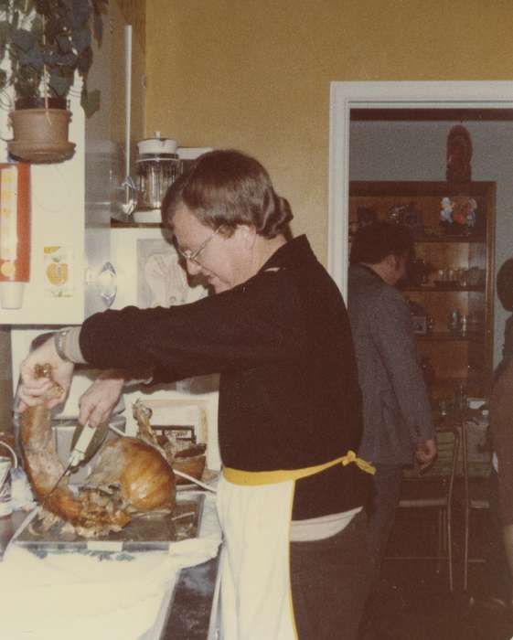 apron, Nichols, Roger, Iowa History, Holidays, Iowa, Council Bluffs, IA, kitchen, history of Iowa, Homes, Food and Meals